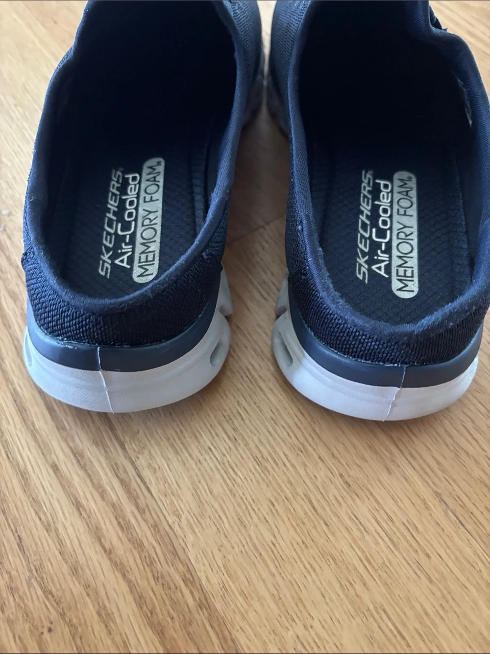 SKECHERS Glide-Step - size 9   (Style #104550 Navy)